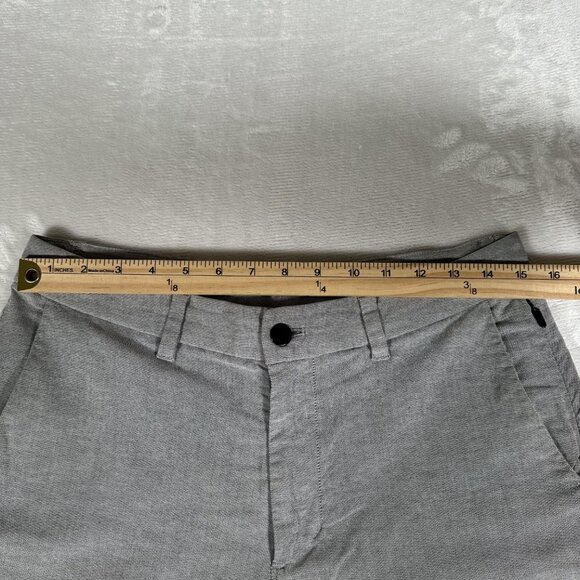 Lululemon Men Bermuda Shorts Slash Pockets Stretch 11 in Inseam Gray Size 30 - Picture 5 of 10